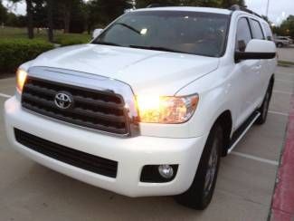 2008 toyota sequoia sr5   white,dvd/ent20 inch wheels,clean carfax,$48 msrp