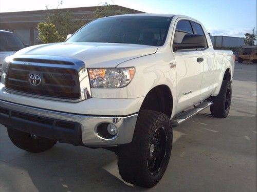 2011 toyota tundra base crew cab pickup 4-door 5.7l