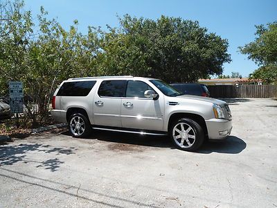 Great escalade luxury esv fully loaded excellent condition