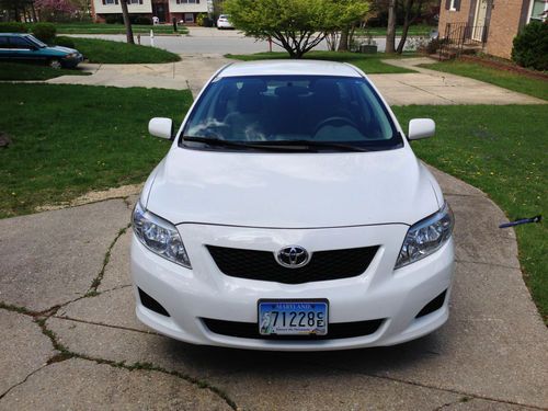 2009 white toyota corolla le sedan, ~24000 miles