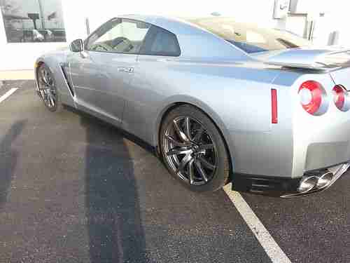 2014 Nissan GTR Premium: Super Silver/ Black, US $98,479.00, image 2