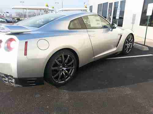 2014 Nissan GTR Premium: Super Silver/ Black, US $98,479.00, image 3