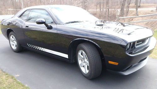 Dodge challenger se coupe 2-door 3.5l like showroom condition