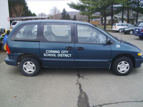 2000 dodge caravan 3.3l  base 7 passenger van 4-door teal