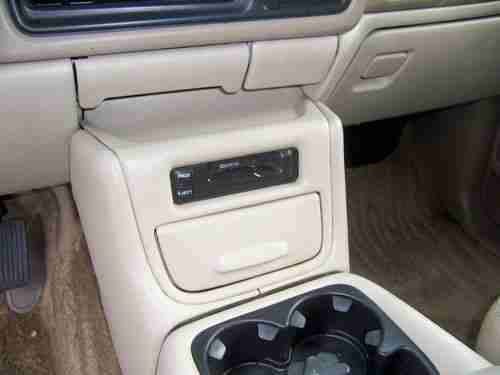 2001 Chevrolet Suburban 1500 LT Sport Utility 4-Door 5.3L, image 11