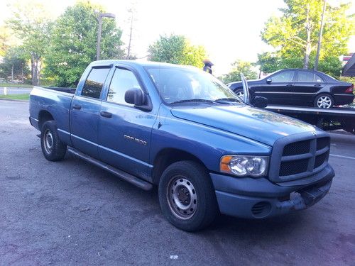 2004 dodge 1500  four door extened tow it away no reserve