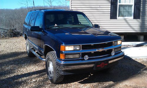 1999 chevrolet tahoe lt sport utility 4-door 5.7l 4x4 with 3" lift