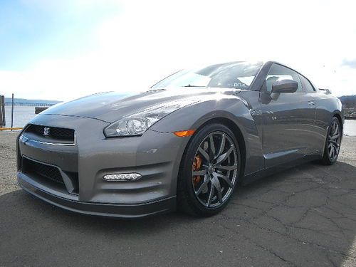 2013 nissan gt-r premium - gun metallic - 2,000 miles