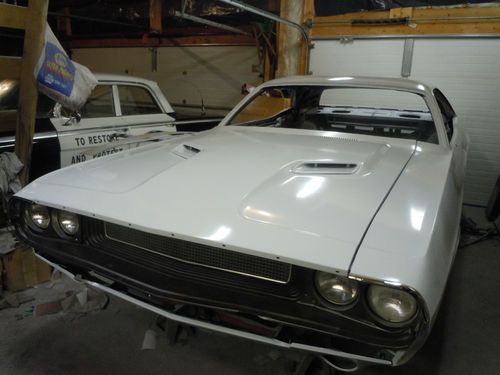 1970 looking 1973 dodge challenger half finished project car.
