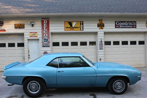 1969 camaro.....very good body.....old restoration