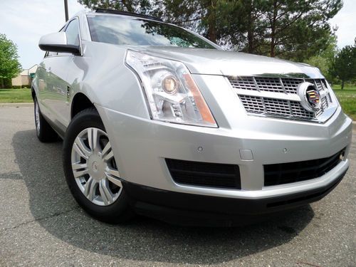 2011 cadillac srx luxury/ back up camera/ low miles/ panoroof/ no reserve