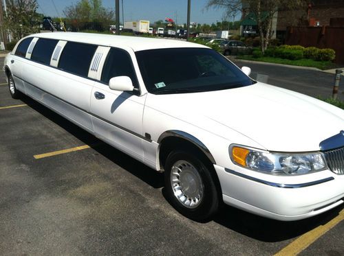 2001 lincoln town car executive limousine 4-door 4.6l 10 passenger