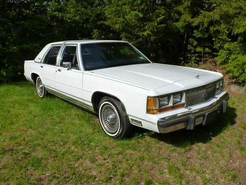 1989 ford ltd crown victoria base sedan 4-door 5.0l