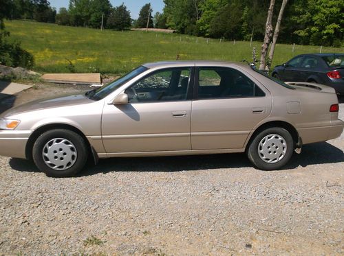 1999 toyota camry le-4 door sedan-2.2 liter-4 cylinder-low miles-runs great