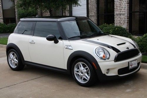 Premium package,cold weather pkg,bluetooth,1-owner,pepper white/black,like new!!