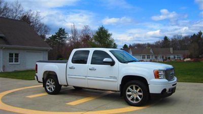 Florida 2010 gmc denali crew cab awd sunroof dvd navigation great value so clean