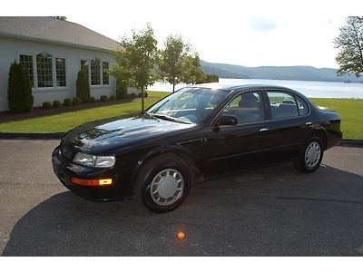 1996 nissan maxima gxe sedan 1 owner only low 68k miles 28 mpg great car look