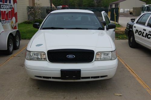 2003 ford crown victoria police interceptor sedan 4-door 4.6l