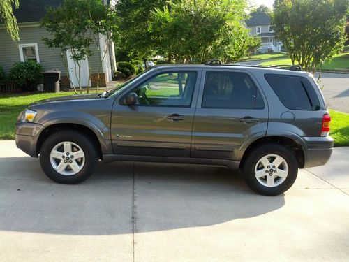 Find used 2006 Ford Escape Hybrid All Wheel Drive Fully loaded in ...