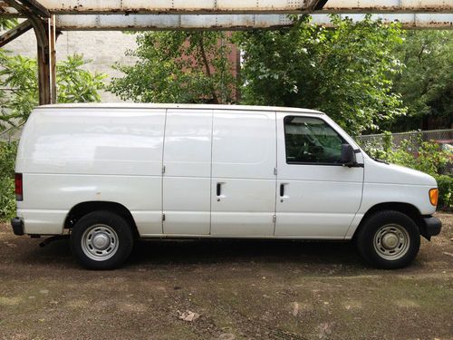 2006 ford e-150 van ** low mileage!