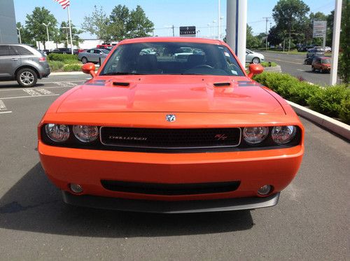 2010 dodge challenger r/t clean, fast, low miles.