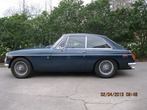 1970 mgb gt - rare split rear bumper