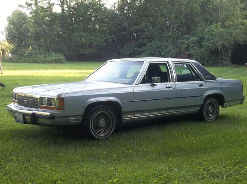 1989 ford ltd crown victoria lx sedan 4-door 5.0l