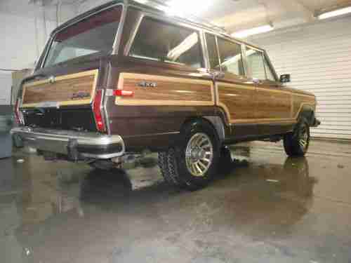 1989 Jeep Grand Wagoneer Base Sport Utility 4-Door 5.9L, image 2