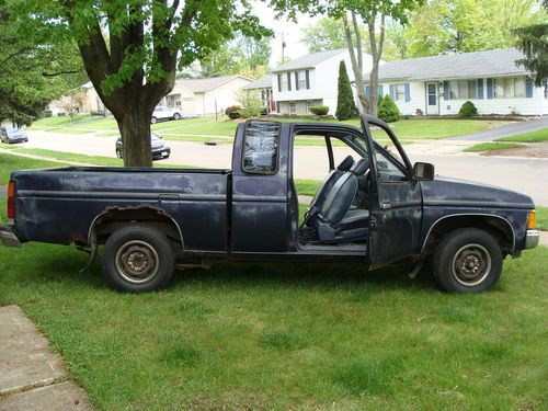 1990 nissan pickup truck - king cab - 4cyl - 2wd - 5spd - runs good! -