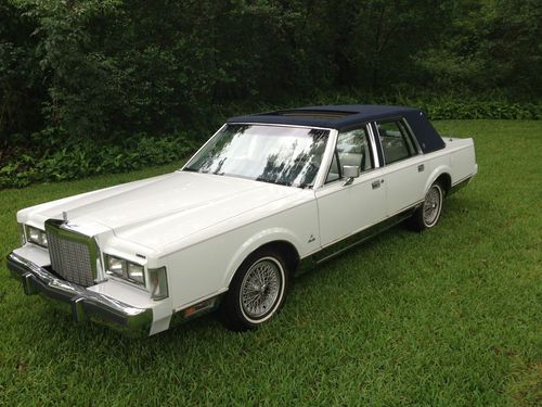 1987 Lincoln Town Car Stars/Stripes Edition Low 42K Miles, image 2