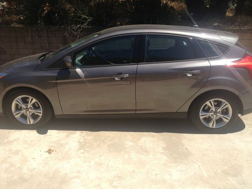 2012 ford focus se hatchback 4-door 2.0l