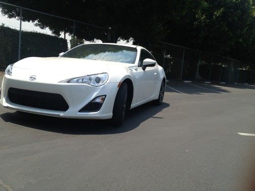 2013 scion fr-s base coupe 2-door 2.0l rare white with automatic