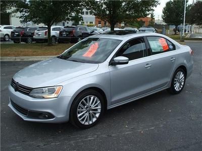 2013 volkswagon jetta tdi sedan. premium package navigation moon heated seats
