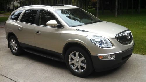 2008 buick enclave cxl. less than 30k miles!