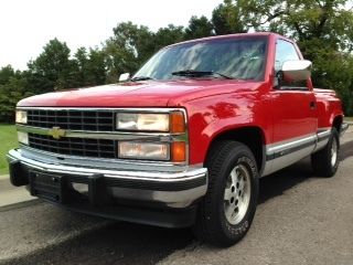 1992 Chevrolet Silverado 1500 Step Side Pick-Up Truck, Low Mileage No Reserve NR, image 2