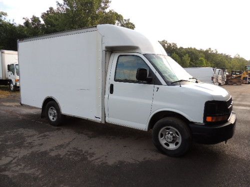 2003 chevrolet express 3500 base cutaway van 2-door 6.0l