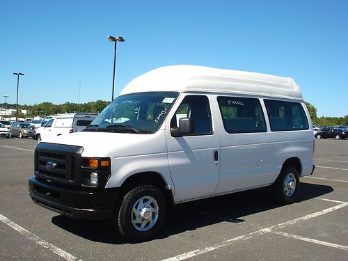 09 ford e250 handicap van wheel chair lift braun lift runs perfect clean