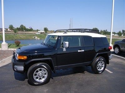 2012  fj cruiser 4x4 rear camera low miles!