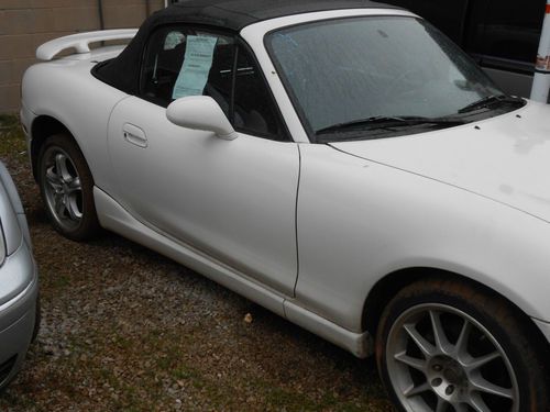 2000 mazda miata base convertible 2-door 1.8l