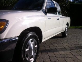 1995 toyota tacoma dlx extended cab pickup 2-door 2.4l