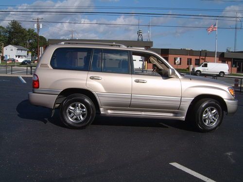 Lx470 navigation 3rd row leather moonroof v-8 excellent condition 4x4 no reserve