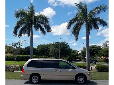 1999 chrysler town &amp; country limited clean title and car fax runs great cold air