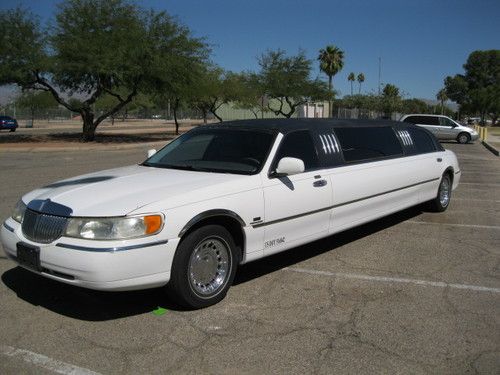 1999 lincoln town car executive tiffany coach limousine 4-door 4.6l