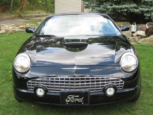2003 thunderbird premeum model like new none smoker