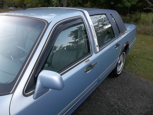 1997 lincoln town car executive sedan 4-door less than 38k original miles