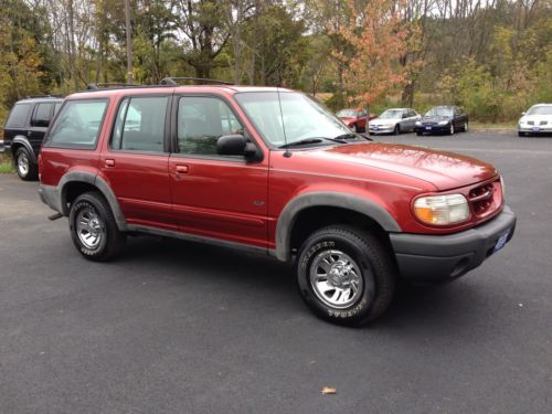 No reserve 2001 ford explorer xls 4x4 new tires super clean runs solid cd player