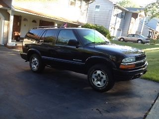 2004 black chevrolet blazer ls sport utility 4-door 4.3l