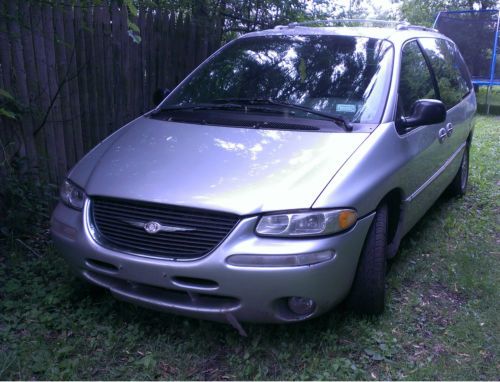 Chrysler town &amp; country awd limited 7-seater leather - low miles - clear title