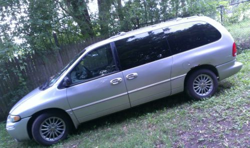 Chrysler Town & Country AWD Limited 7-Seater LEATHER - LOW MILES - CLEAR TITLE, US $2,500.00, image 2