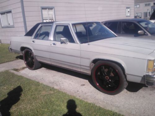 86 crown vic with 22&#034;rims